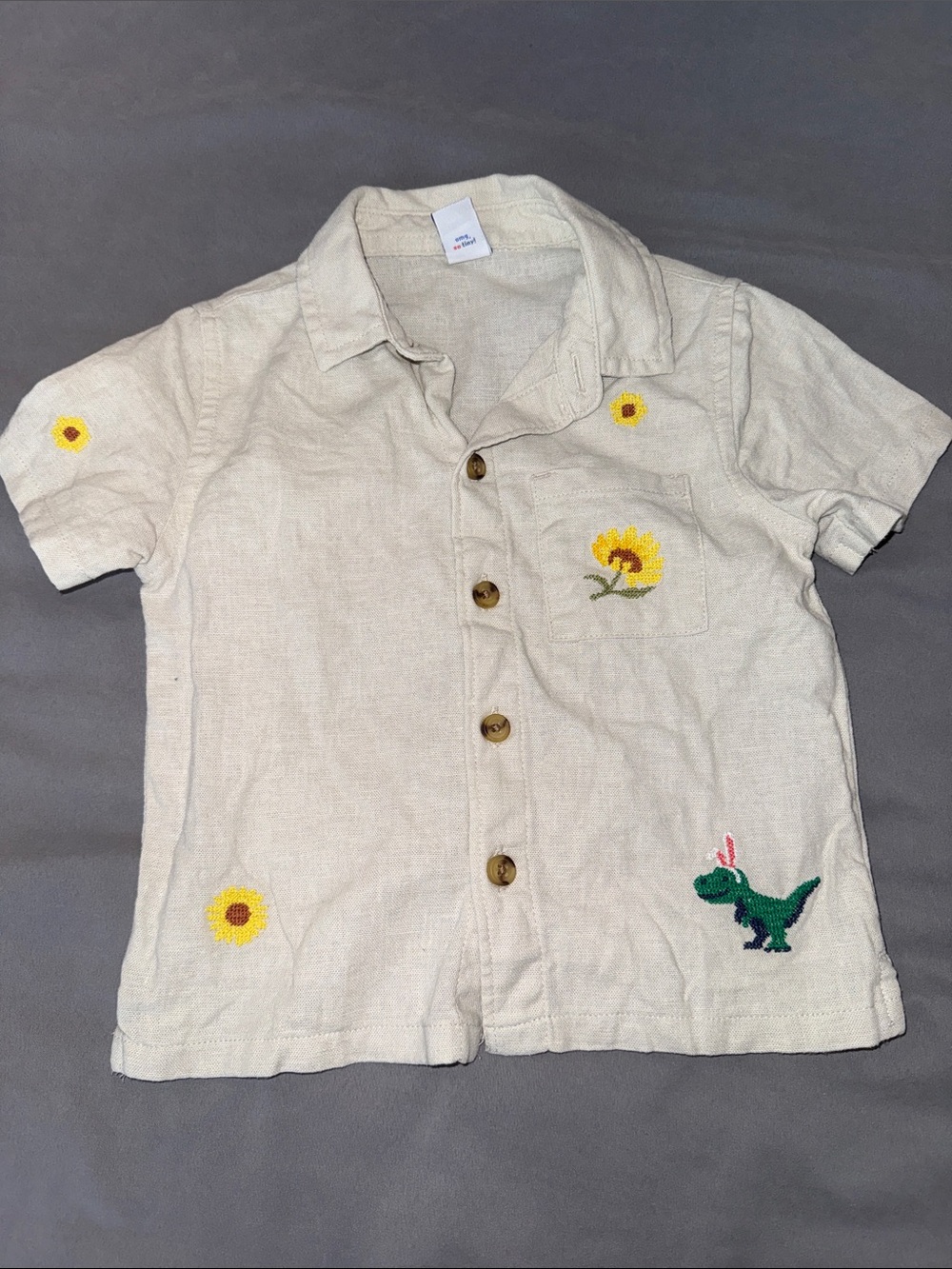 Bundle 3/$16!!Kids Beige Short-Sleeve Button Shirt with Sunflower & Dino